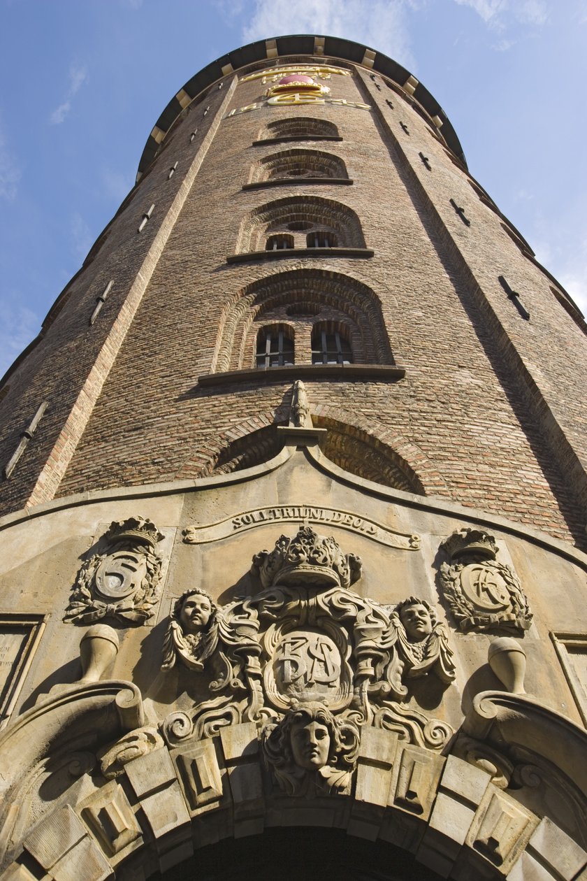 1643