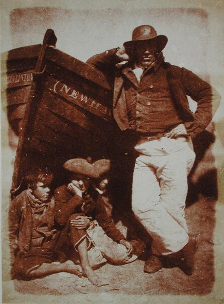 Newhaven Fisherman and Boys, c.1843-47 (calotype negatiften tuzlu kağıt baskısı) by David Octavius and Adamson Robert Hill