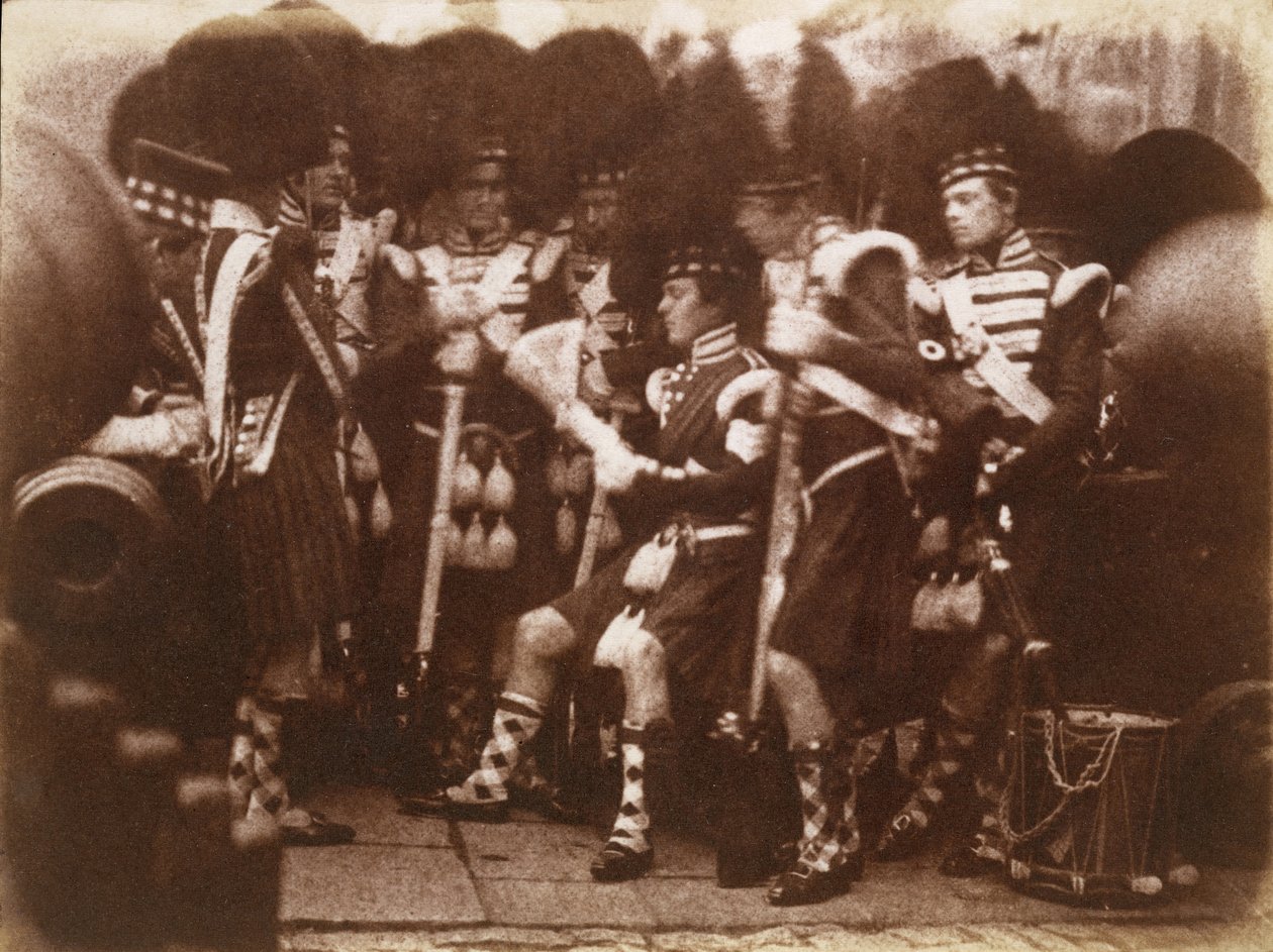 [Birliklere Okuma 92. Gordon Highlanders Subayı, Edinburgh Kalesi], 9 Nisan 1846 . Yaratıcılar: David Octavius Hill, Robert Adamson, Hill & Adamson. by Hill and Adamson