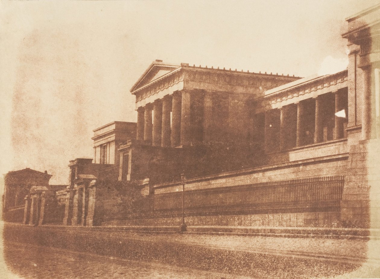 Eski Kraliyet Lisesi, Calton Hill, Edinburgh, 1843-47. Yaratıcılar: David Octavius Hill, Robert Adamson, Hill & Adamson. by Hill and Adamson