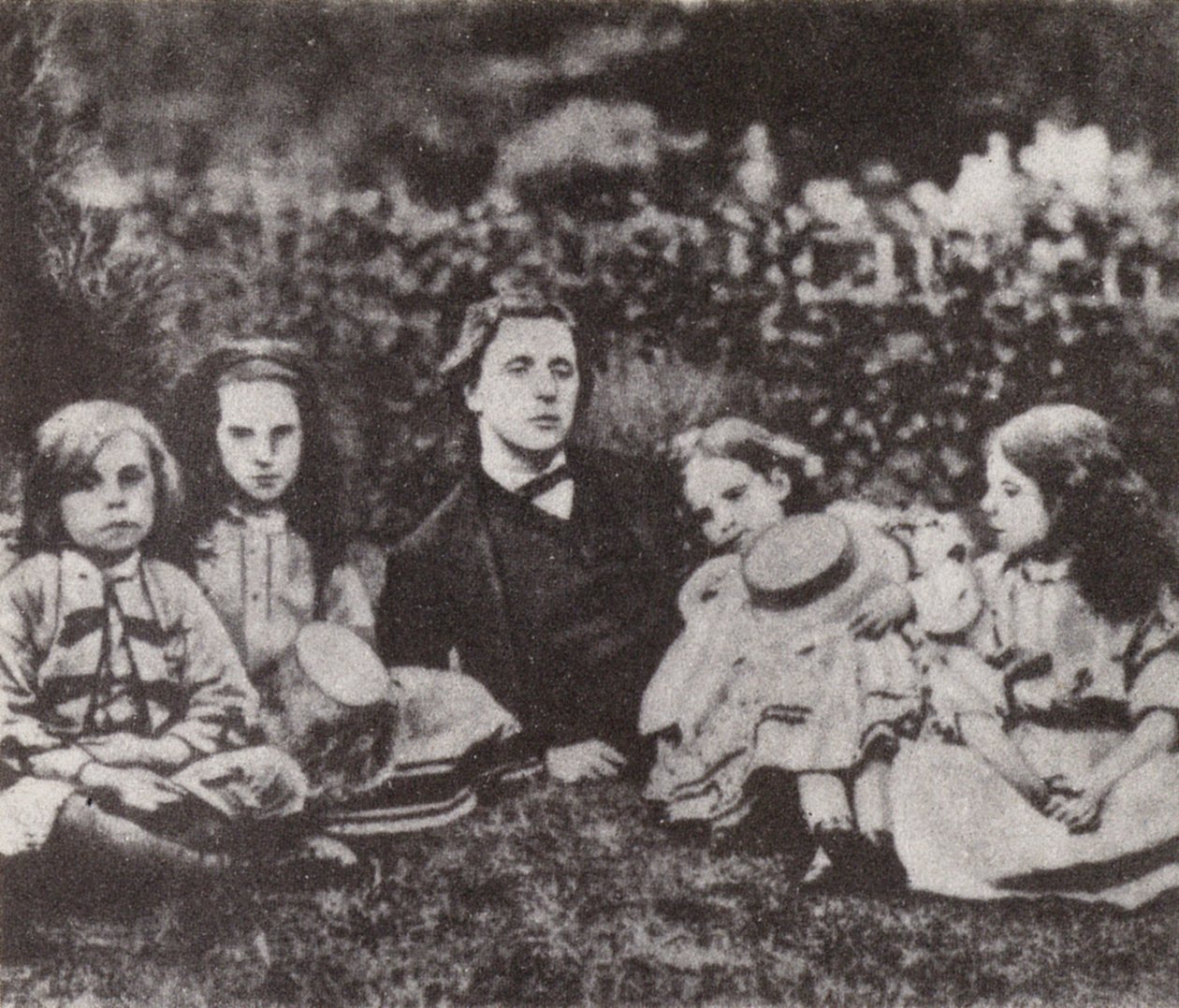 Lewis Carroll, Macdonald çocuklarıyla birlikte (b/w fotoğraf) by David Scott Lieutenant-Colonel (after) Dodgson
