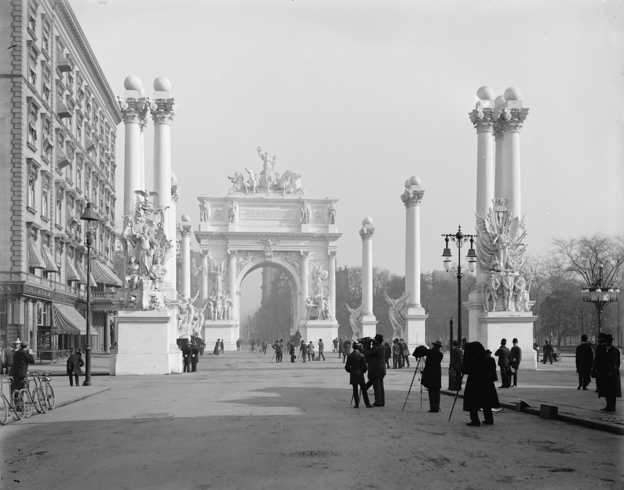 Dewey Arch, New York, NY, c.1899-1901 by Detroit Publishing Co.