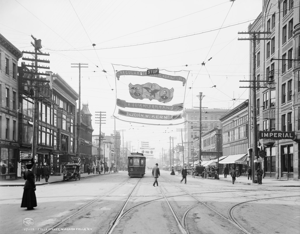 Falls Street, Niagara Şelalesi, N.Y., c.1908 by Detroit Publishing Co.