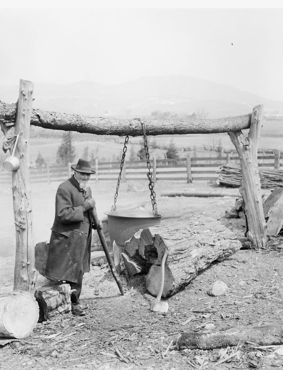 Eski moda yöntemlerle akçaağaç şurubu yapımı, c.1906 by Detroit Publishing Co.