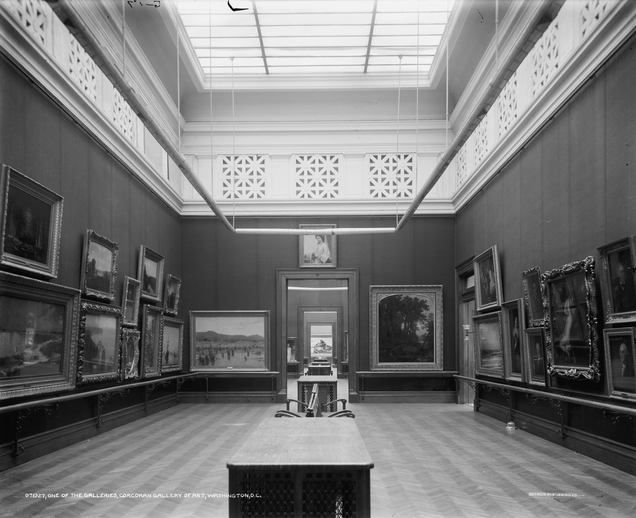 Galerilerden biri, Corcoran Sanat Galerisi, Washington, D.C., c.1905-15 by Detroit Publishing Co.