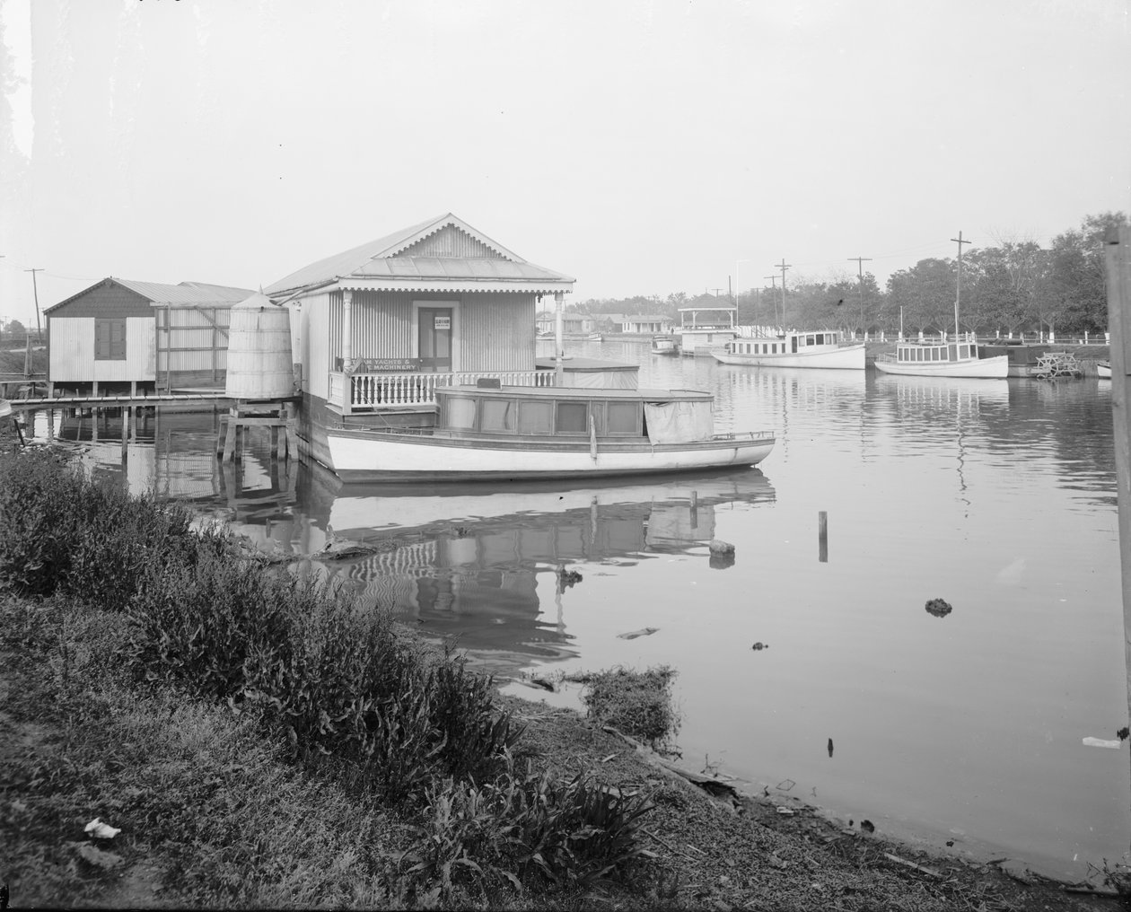 Bayou Saint John boyunca, New Orleans, 1910 by Detroit Publishing Co.