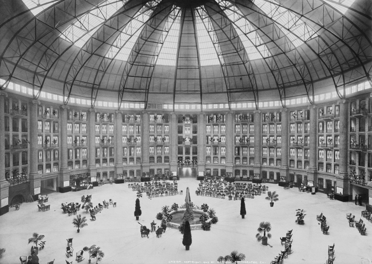 New West Baden Springs Hotel Atriyumu, West Baden Springs, Indiana, c.1900-15 by Detroit Publishing Co.
