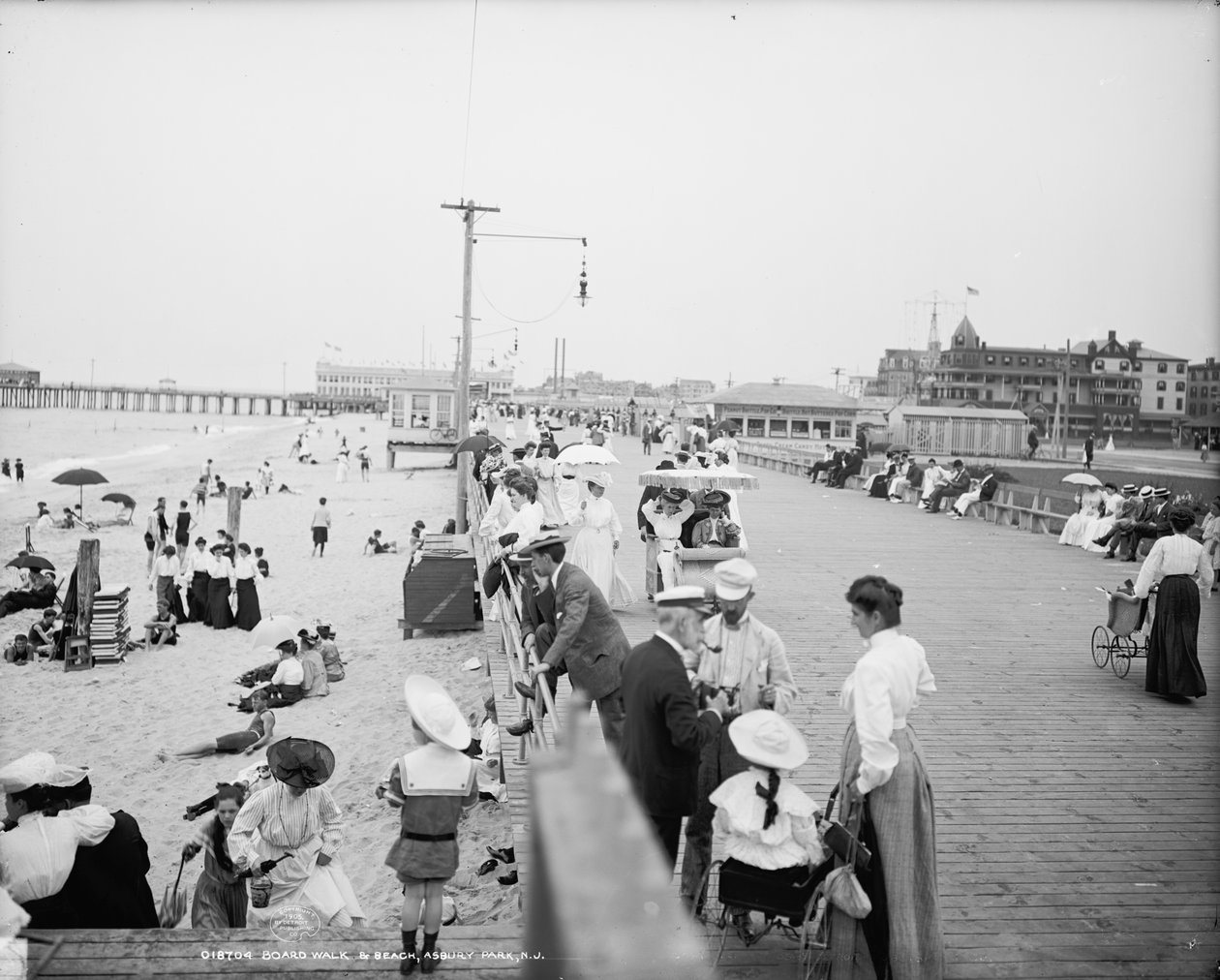 Boardwalk ve plaj, Asbury Park, 1905 dolayları (s/b fotoğraf) by Detroit Publishing Co.
