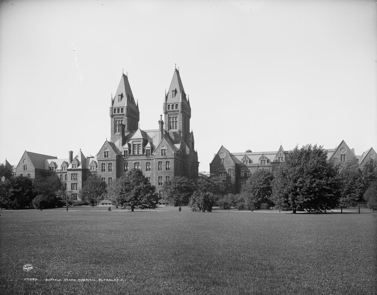 Buffalo Devlet Hastanesi, Buffalo, N.Y., c.1900-10 by Detroit Publishing Co.