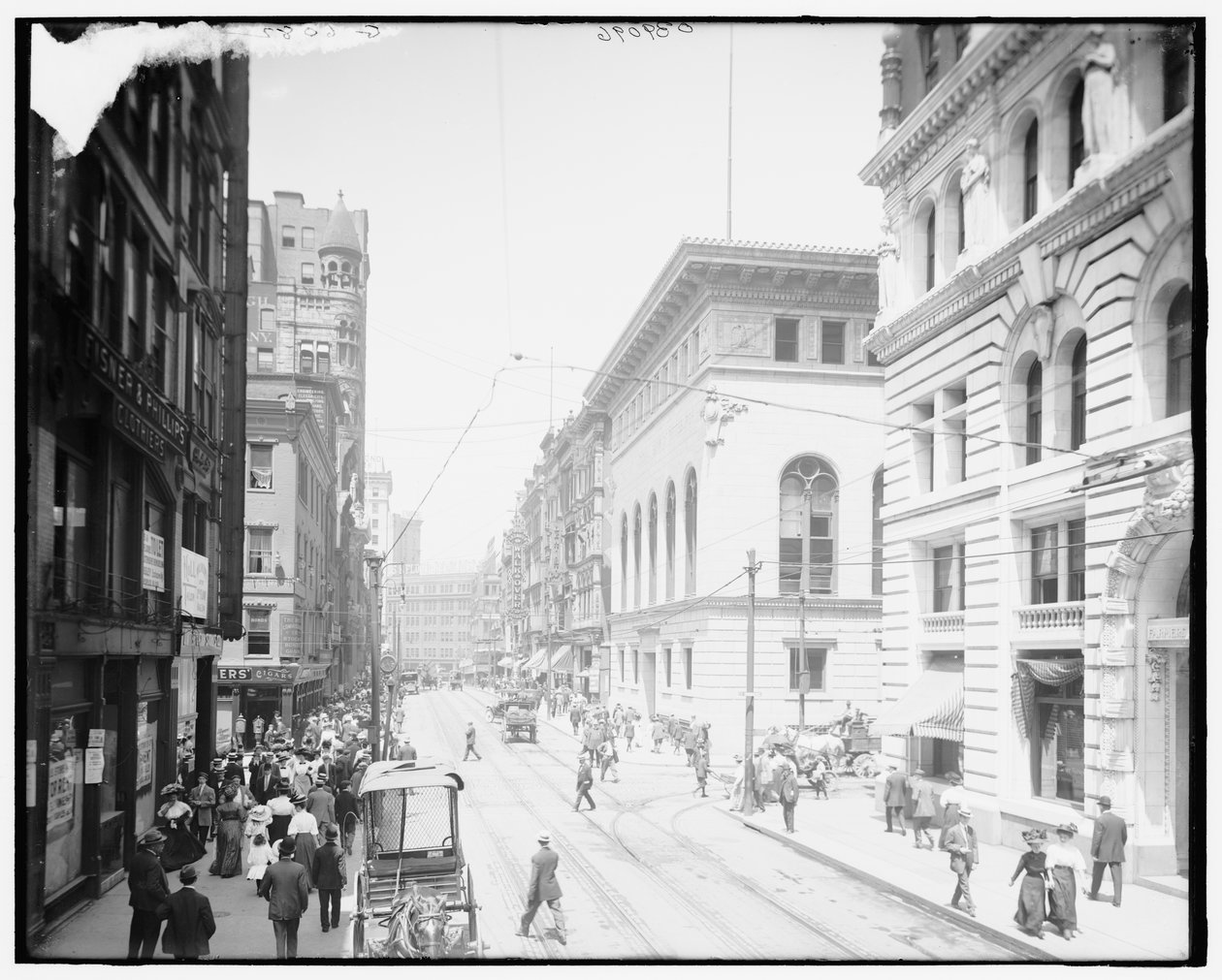 Fifth Avenue ve Wood Street