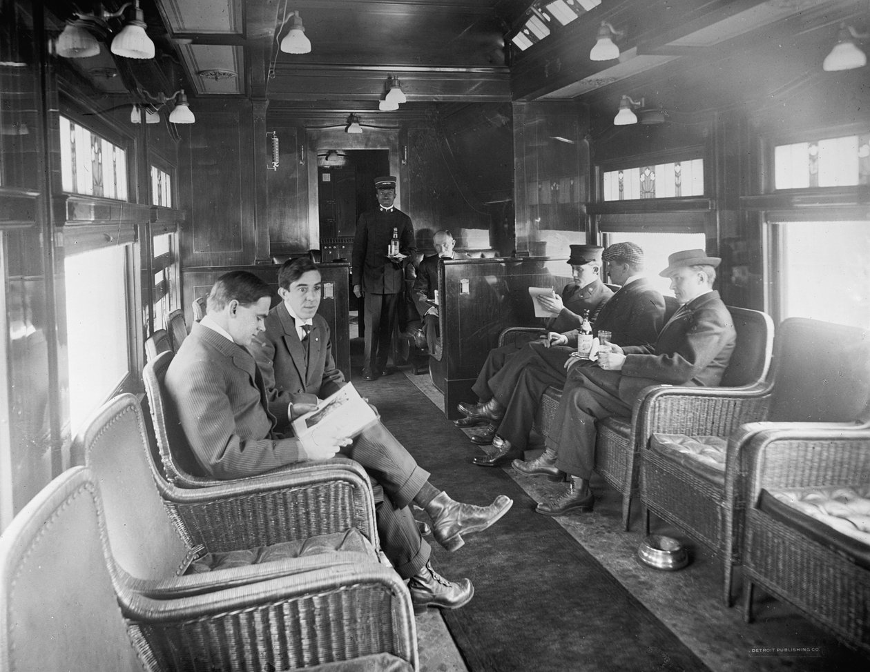 Deluxe Overland Limited Treninde Büfe Kütüphane Arabasında Seyahat Eden Bir Grup Adam, ABD, 1915 dolayları (s/b fotoğraf) by Detroit Publishing Co.