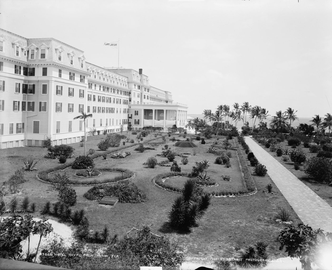 Hotel Royal Palm, Miami, Floride, c.1900 by Detroit Publishing Co.