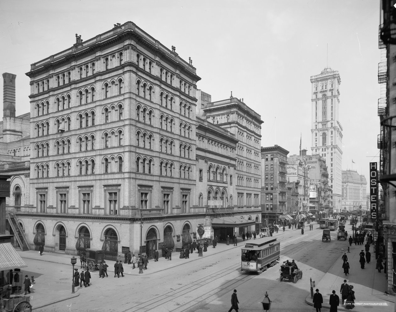 Metropolitan Opera Binası, New York, c.1905 by Detroit Publishing Co.