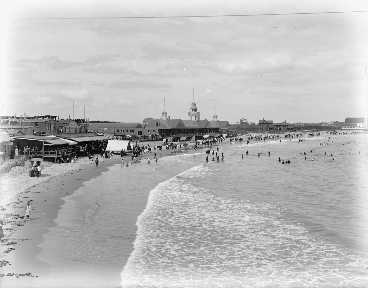 Narragansett Plajı ve İskelesi, Rhode Island, 1899 dolayları (s/b fotoğraf) by Detroit Publishing Co.