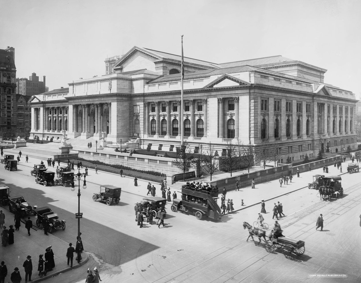New York Halk Kütüphanesi Binası, c.1911-20 (s/b fotoğraf) by Detroit Publishing Co.