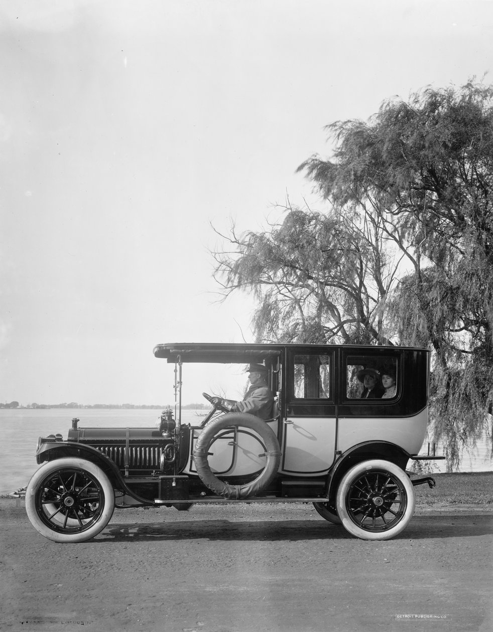 Packard 1912 sedan by Detroit Publishing Co.