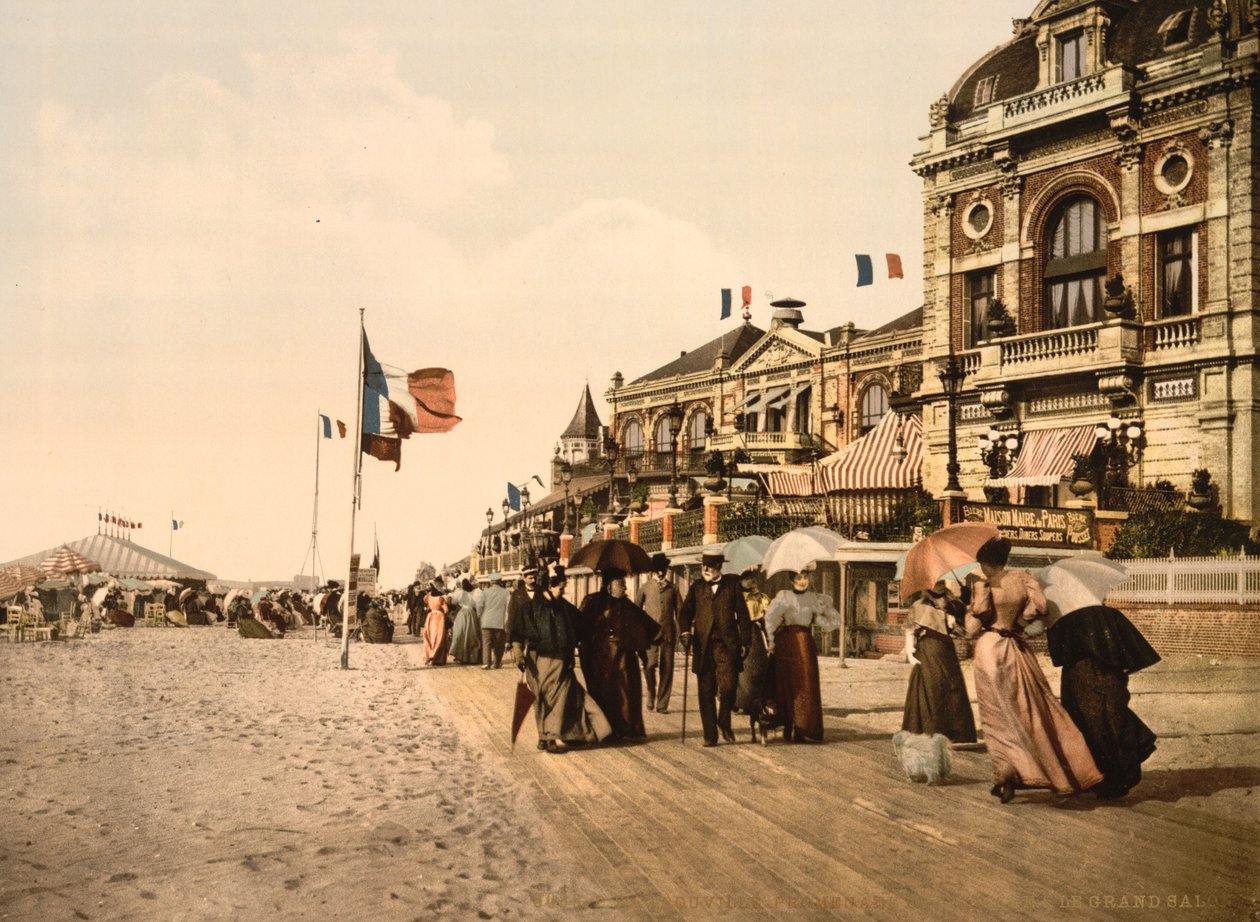 Gezinti Yeri ve Büyük Salon, Trouville-sur-Mer, Fransa, 1905 dolayları (renklileştirilmiş fotoğraf) by Detroit Publishing Co.