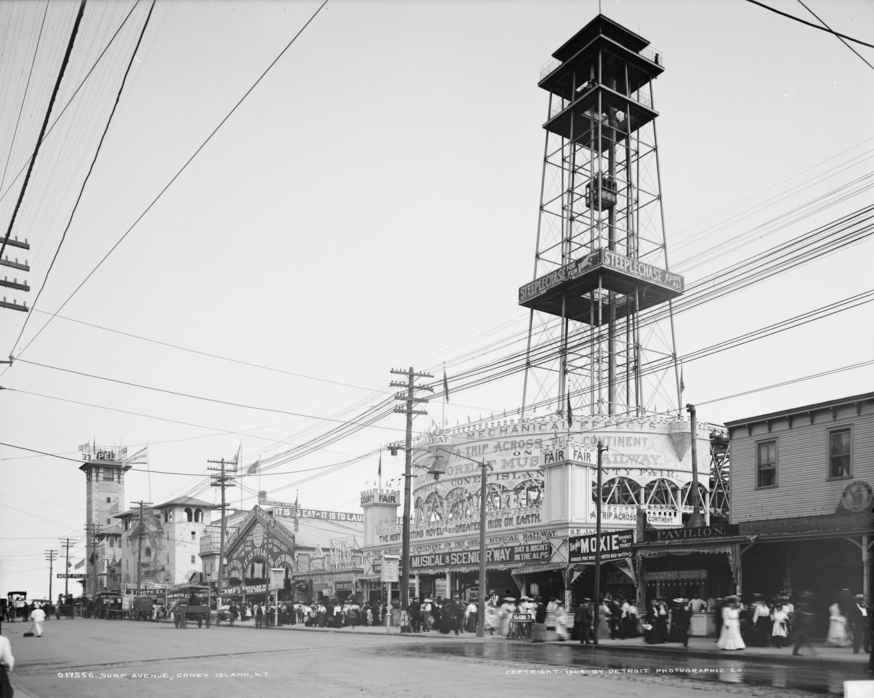 Surf Avenue, Coney Island, 1904 dolayları (s/b fotoğraf) by Detroit Publishing Co.