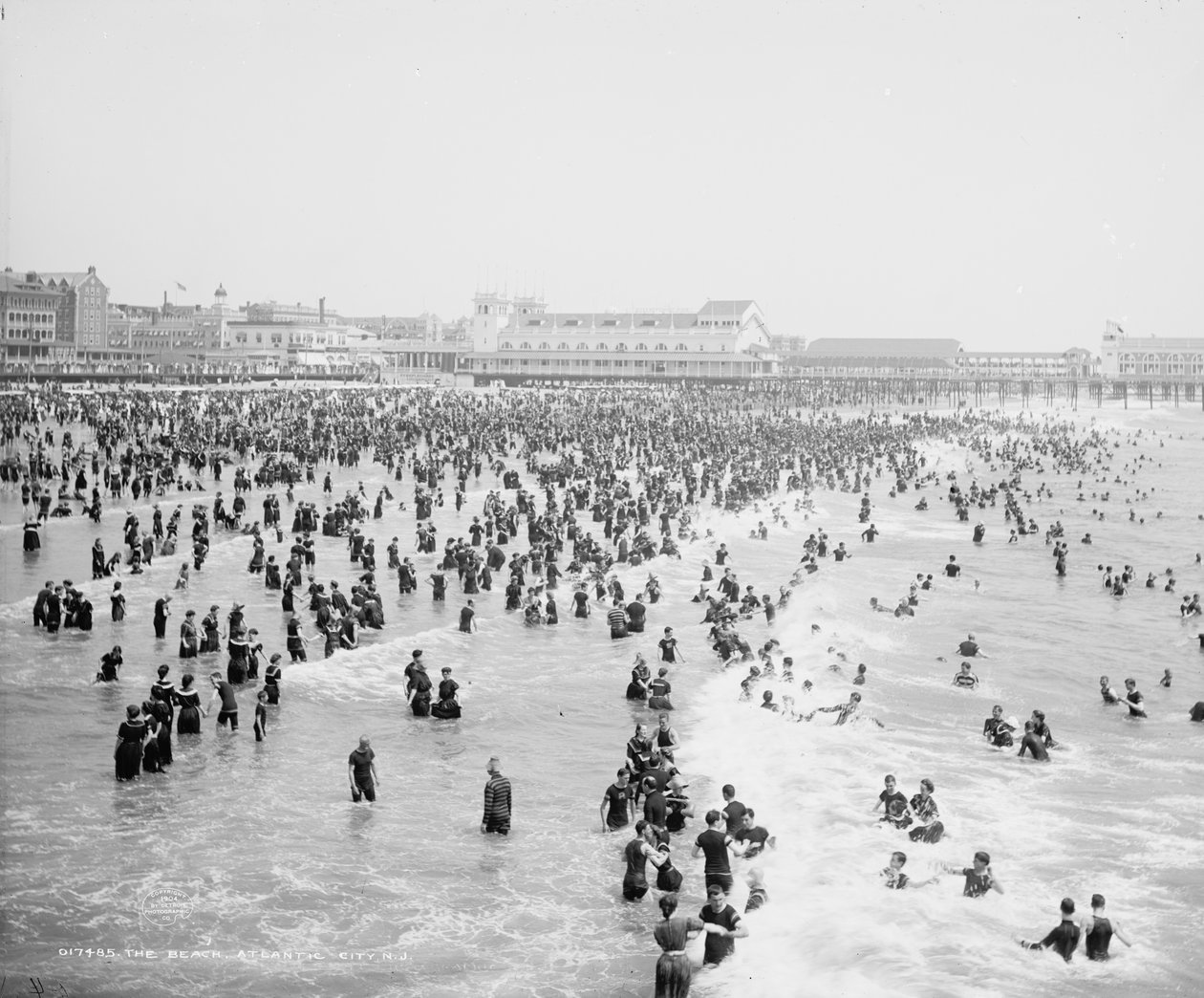The Beach, Atlantic City, 1904 dolayları (s/b fotoğraf) by Detroit Publishing Co.