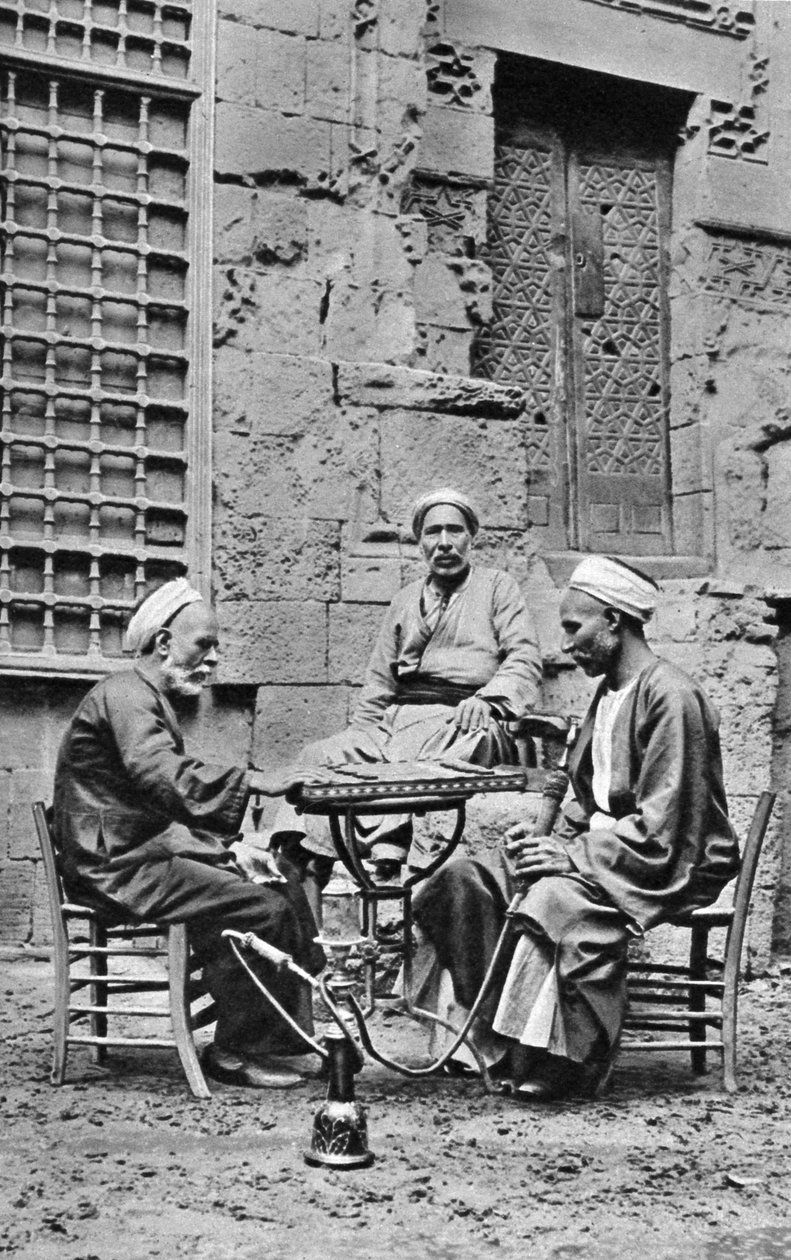 Rahatlayan erkekler, Kahire, Mısır, c1922 by Donald McLeish