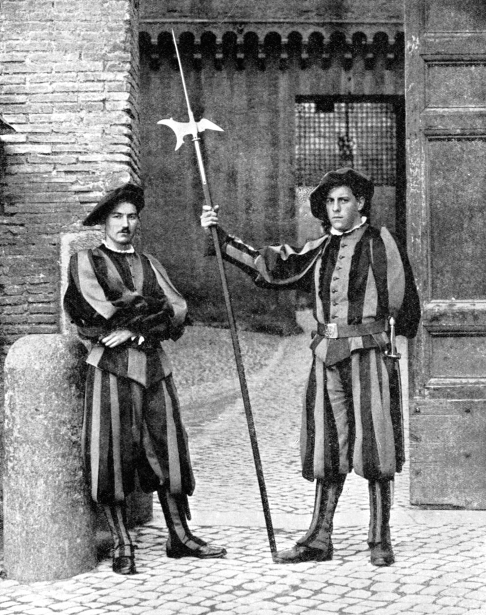 İsviçreli Muhafızlar, Vatikan Şehri, Roma, 1936. by Donald McLeish
