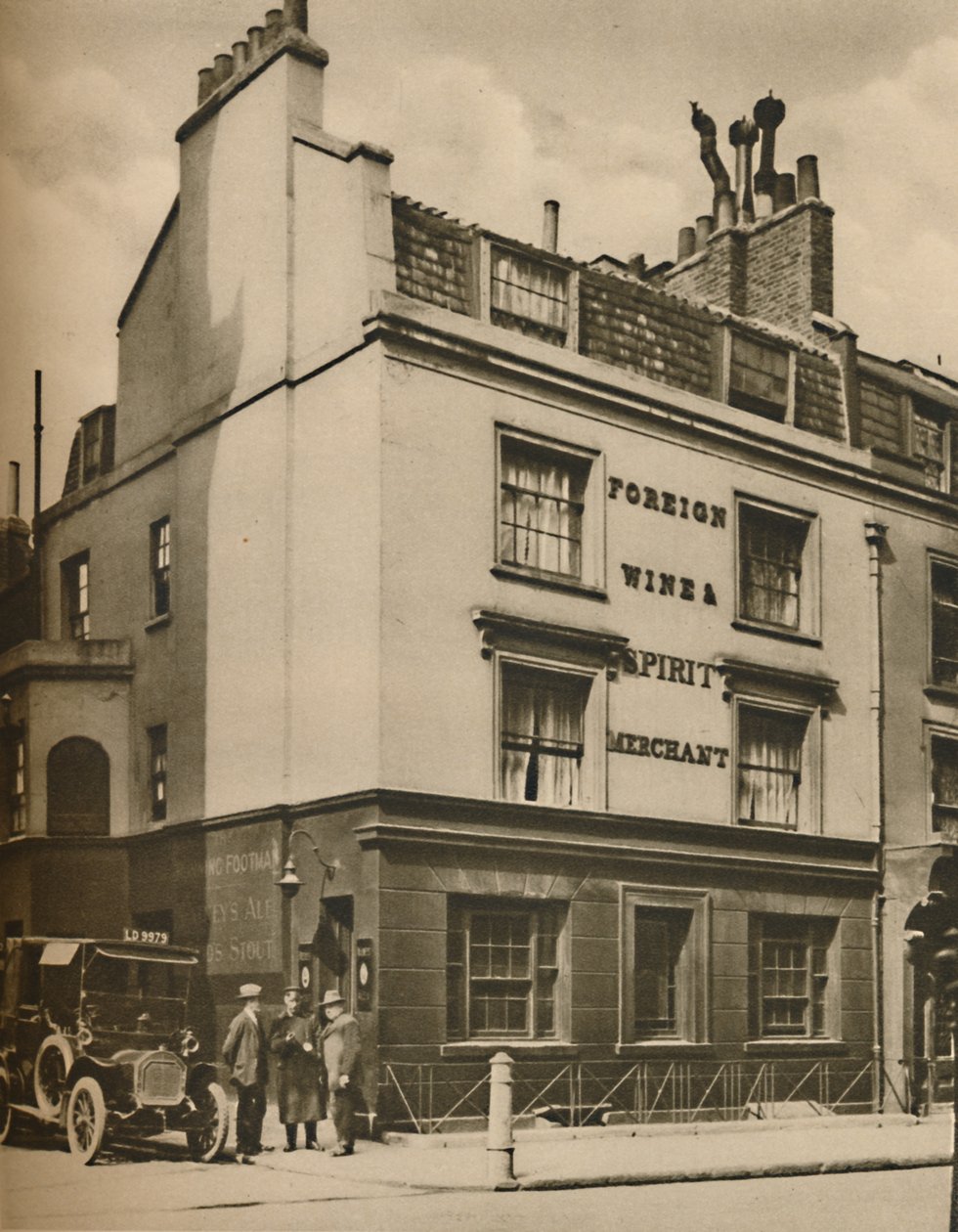 Koşan Uşak, Eski Mayfair