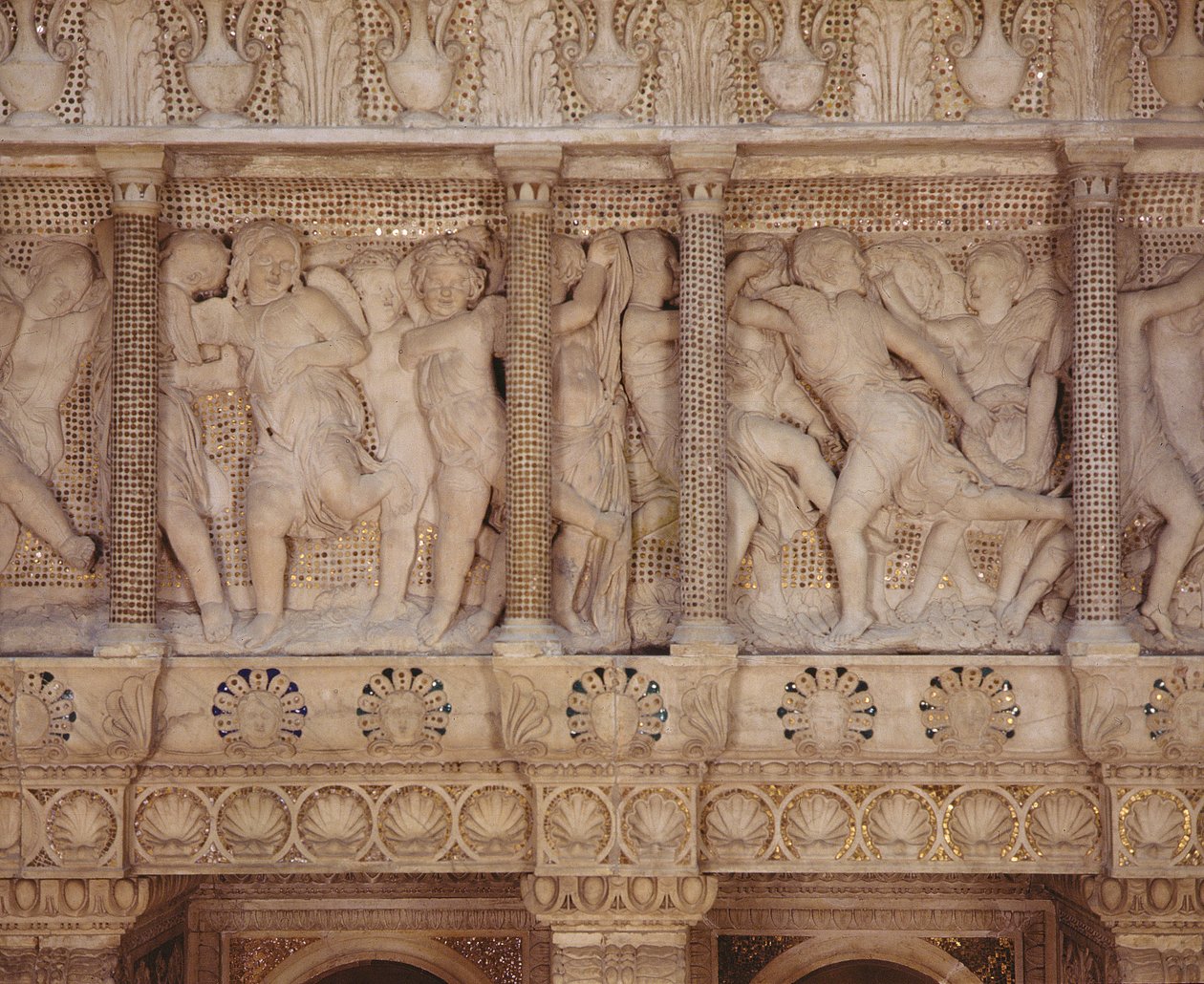 Cantoria'dan detay, c.1433-38 (mermer ve cam mozaik) (bkz. 340290, 139096 ve 136098) by Donatello