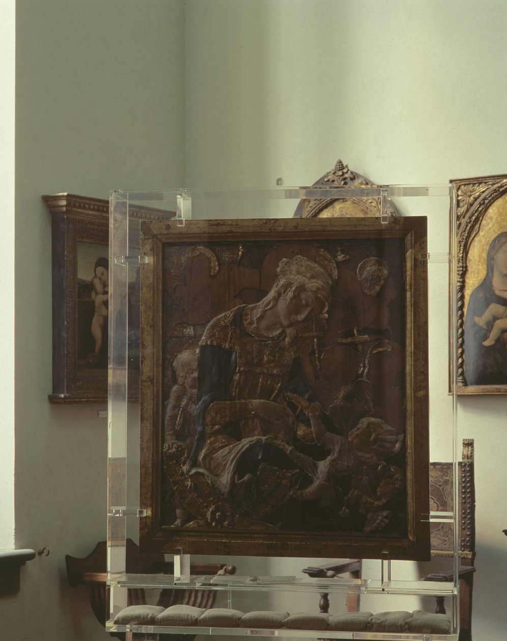 Madonna ve Çocuk (çok renkli alçı, ahşap, deri, cam) by Donatello