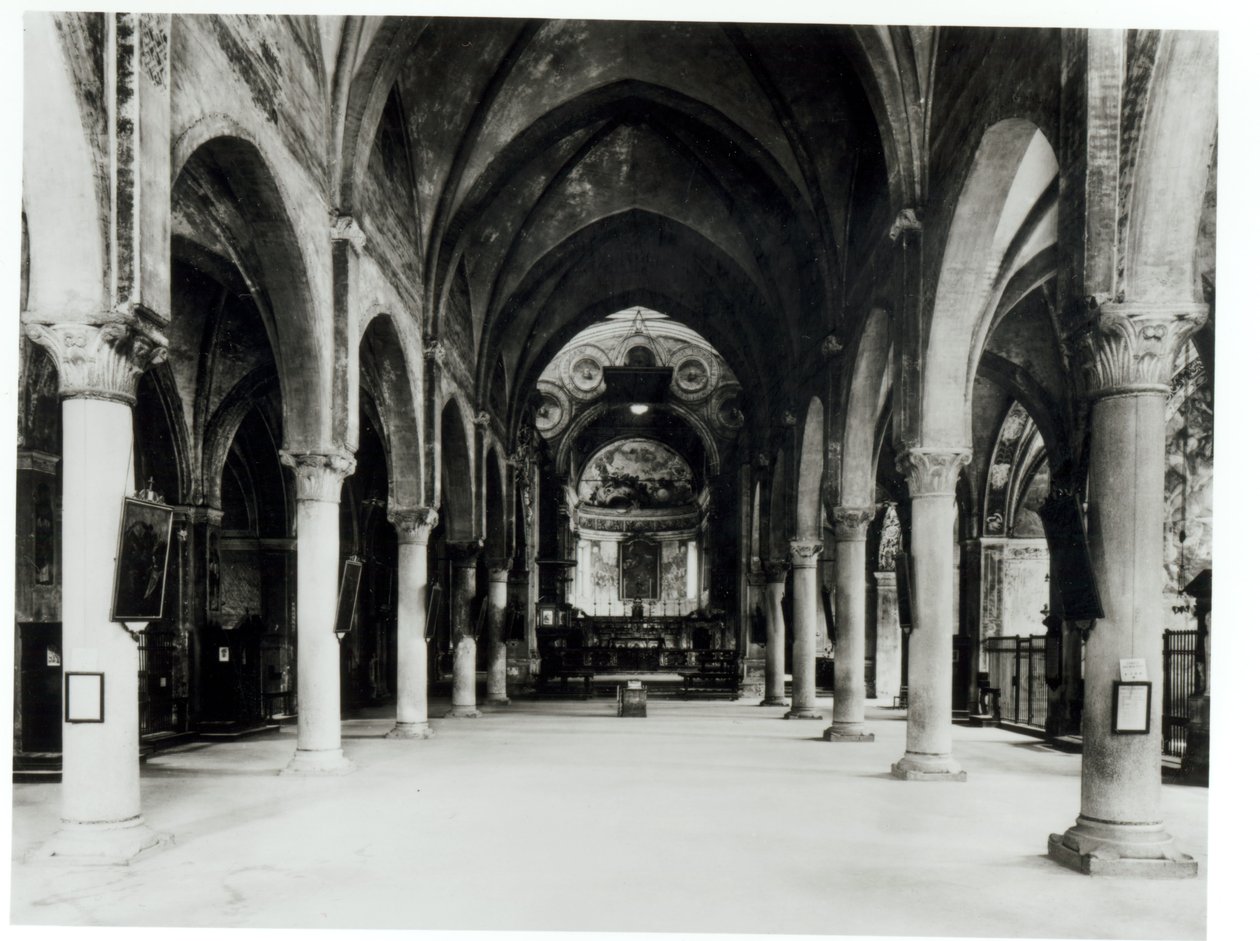 Kilisenin içi by Donato Bramante
