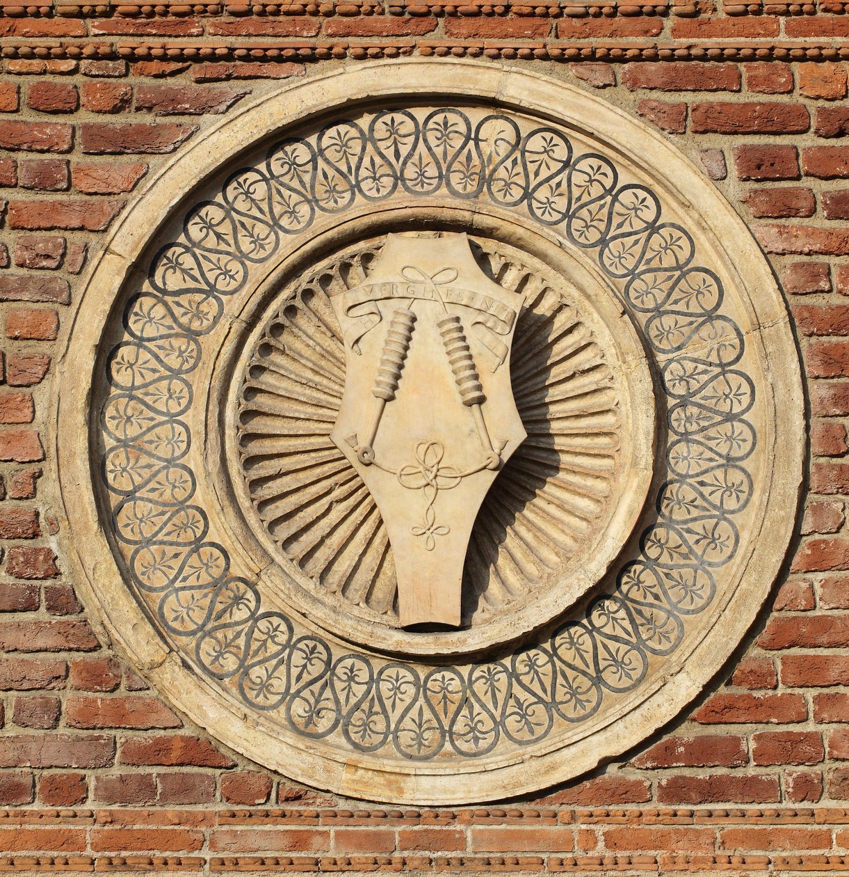 Bramante apsis üzerinde yontulmuş patera by Donato Bramante
