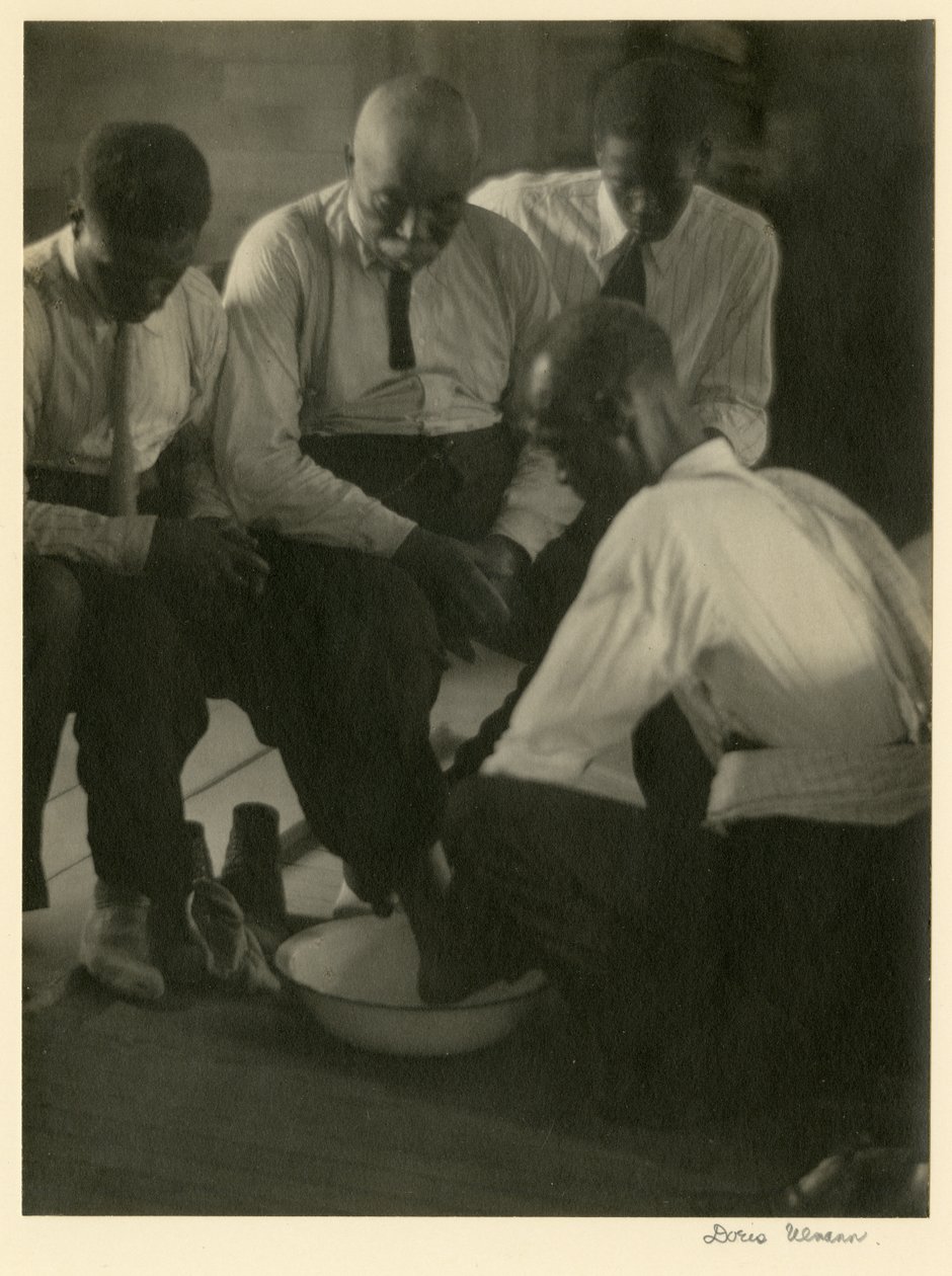Ayak Yıkama, Güney Karolina, c.1929 by Doris Ulmann