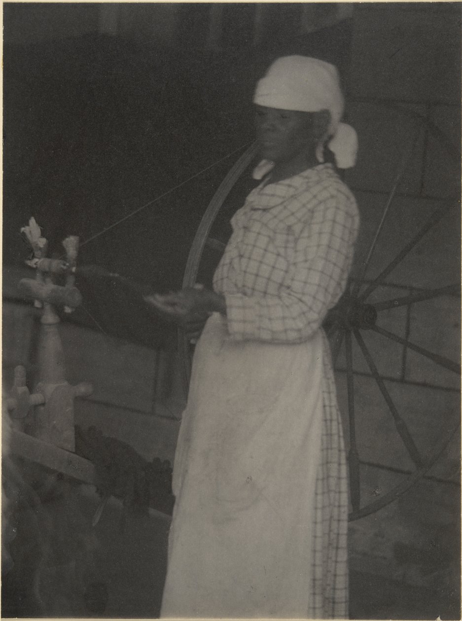 Çıkrıktaki Kadın by Doris Ulmann