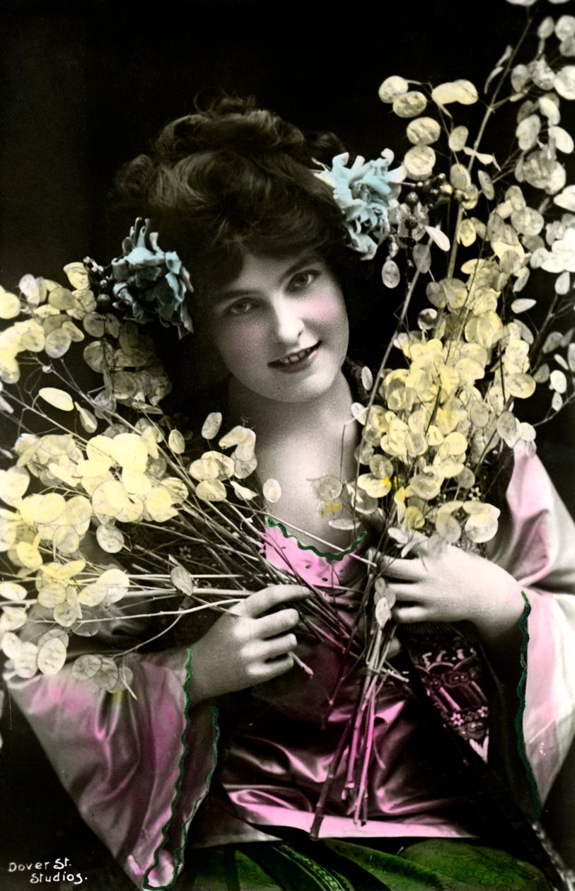 Madge Lessing 1866-1932, Alman aktris, 20. yüzyılın başlarında. by Dover Street Studios