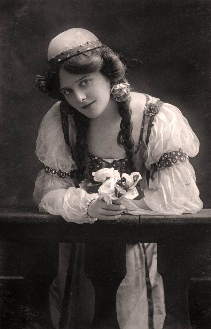 Maie Ash, oyuncu, 1900