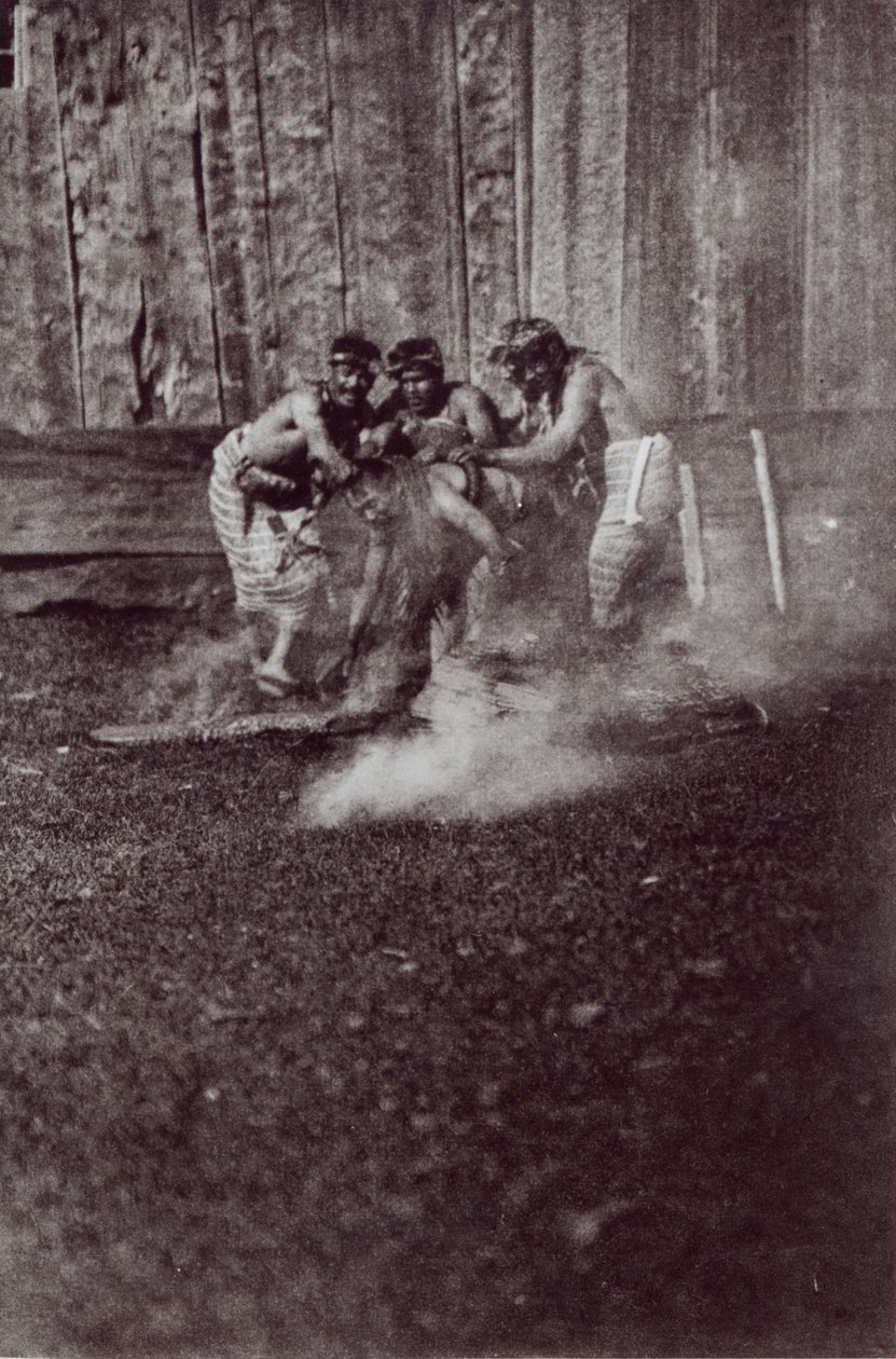 Nunhltstistlahl Qagyval, Amerikan Kızılderililerinin bir ritüeli, 1914 (bw fotoğraf) by E.J. Curtis