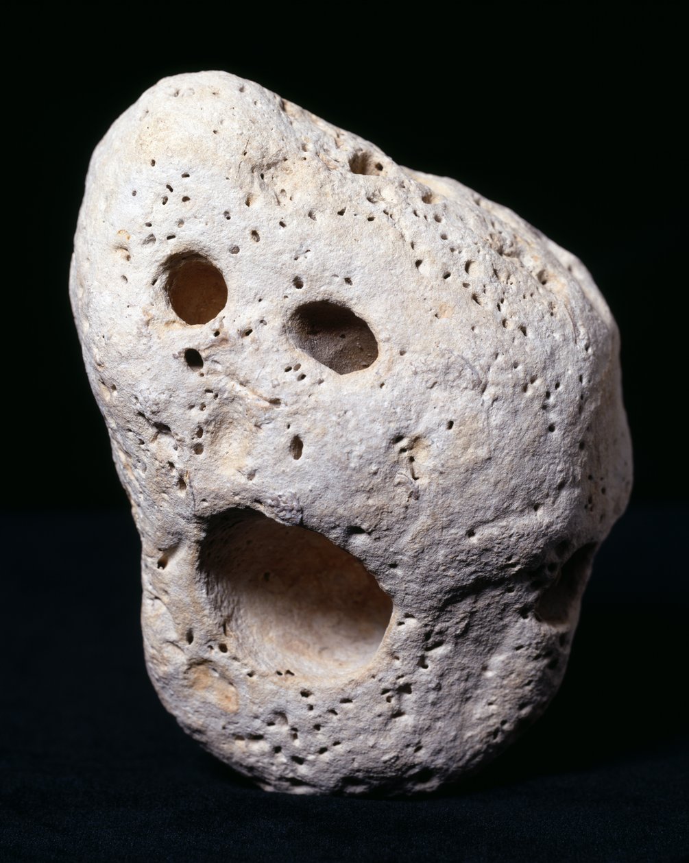 Munch Pebble (Jura kireçtaşı) by E. Mari Lapis