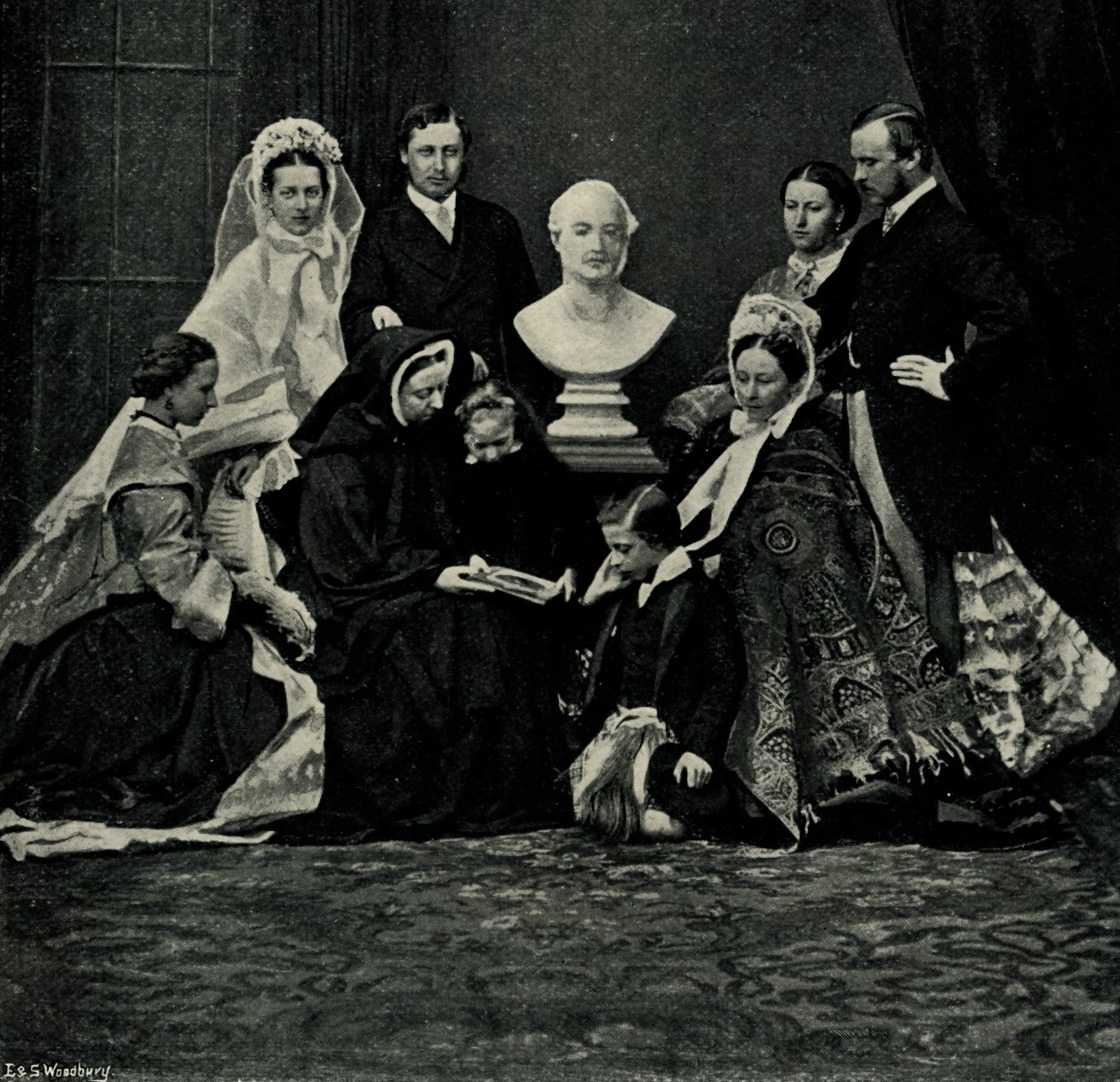 Bir Kraliyet Ailesi Grubu, 10 Mart 1863, c1897. by E. and S. Woodbury