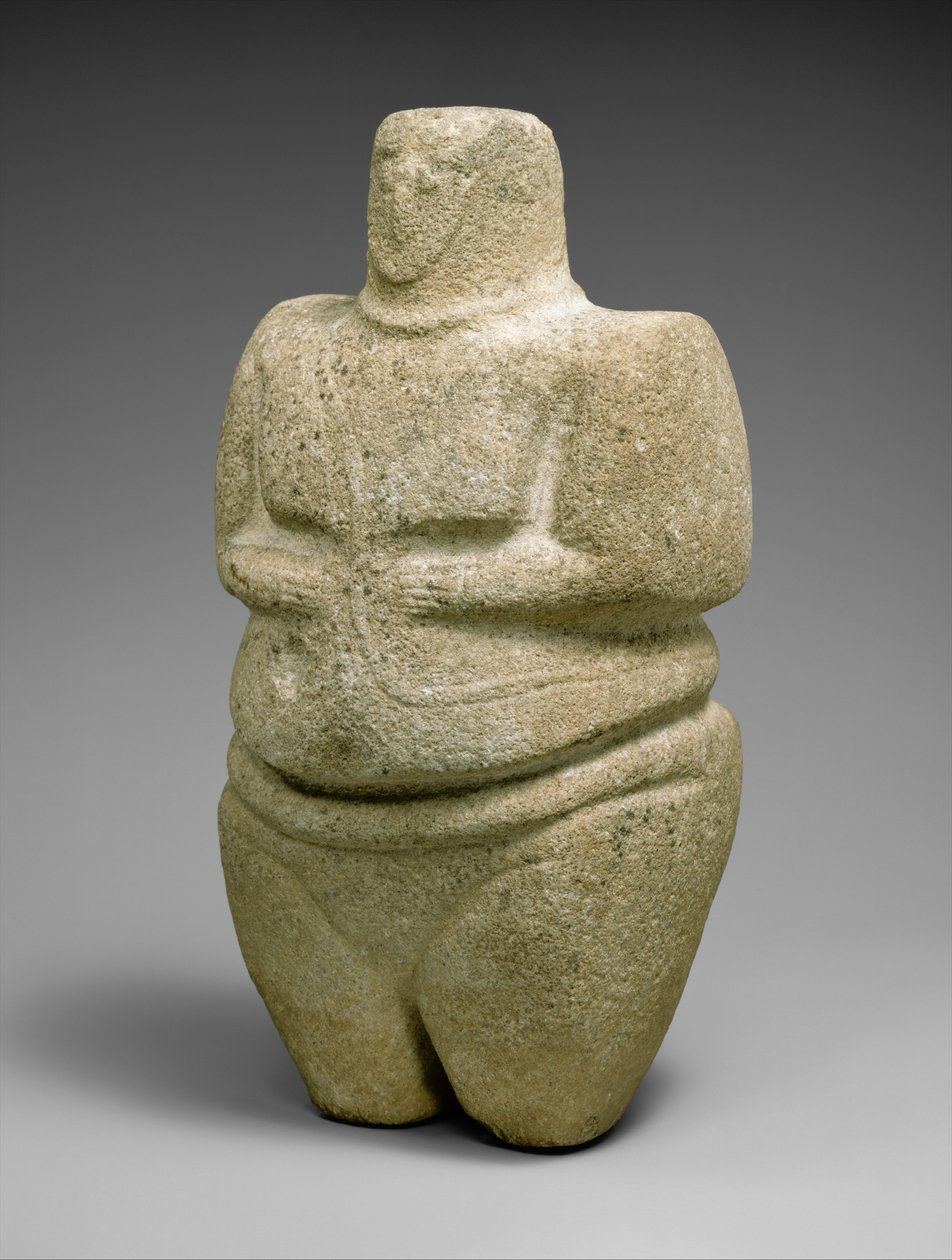 Kayış ve kolye takan ayakta duran kadın figürü, MÖ 3.–2. binyıl (kumtaşı ve kuvarsit) by Early Bronze Age