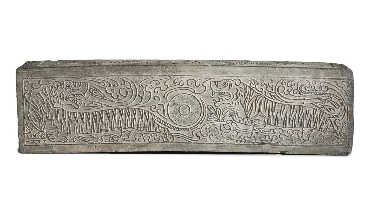 İki kaplan (seramik) ile büyük kalıplanmış gri mezar mimari elemanı by Eastern Han Dynasty Chinese School