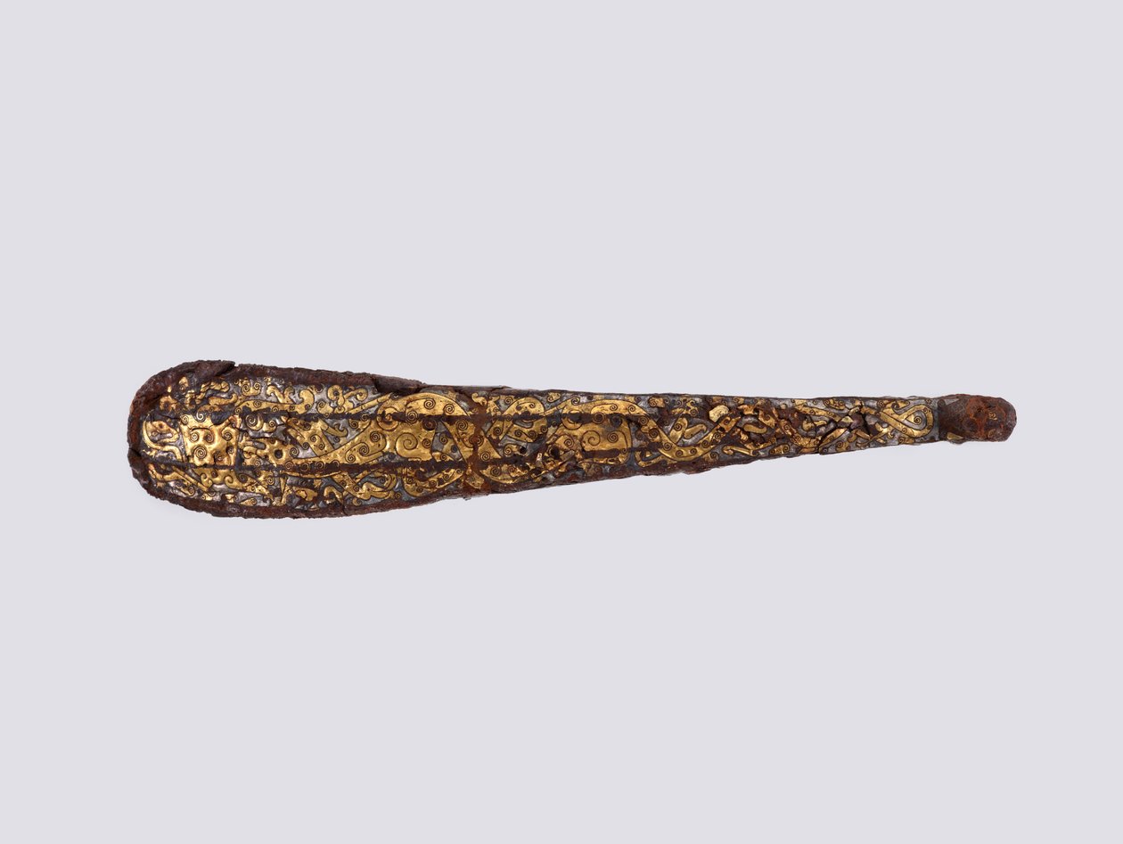 giysi kancası by Eastern Zhou Dynasty Chinese School