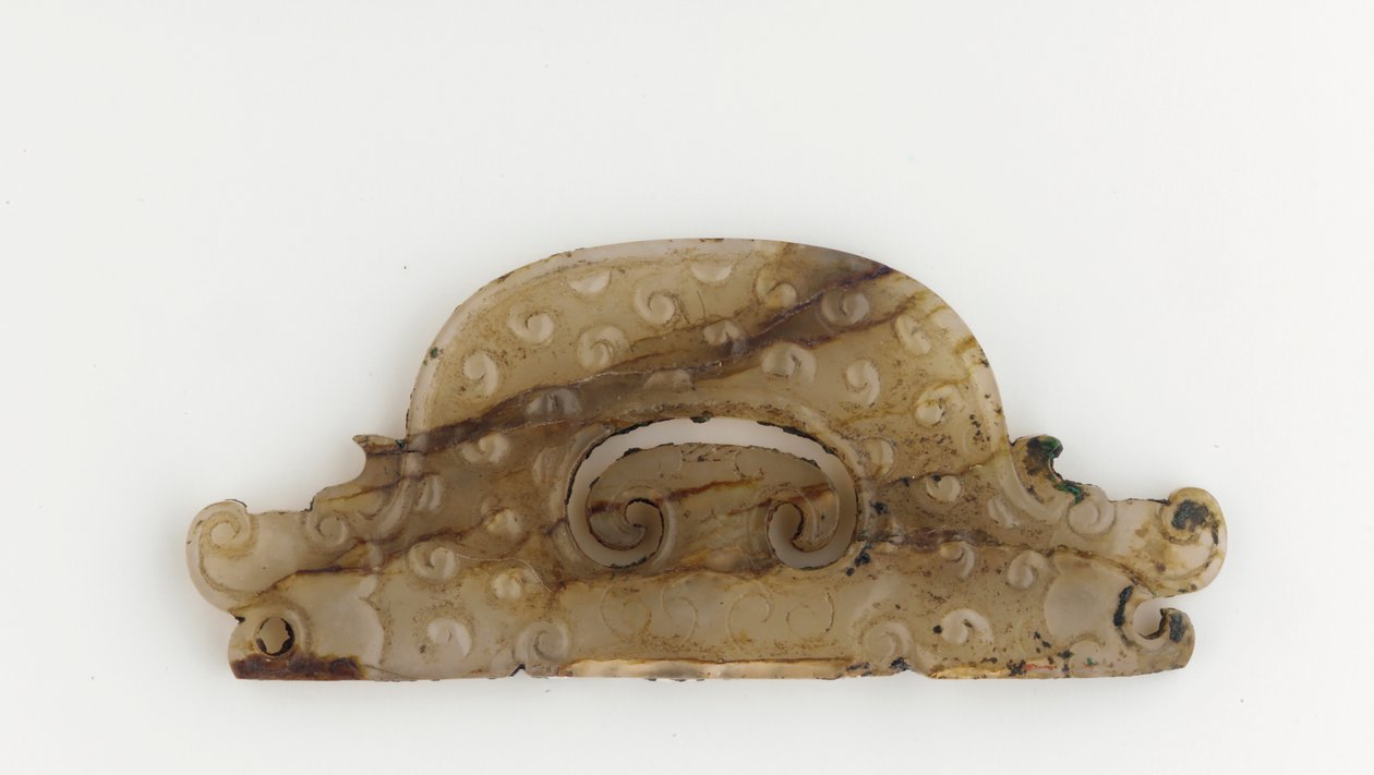 Uçlarında ejderha başlı yarı dairesel plak, MÖ 5.-4. yy by Eastern Zhou Dynasty Chinese School