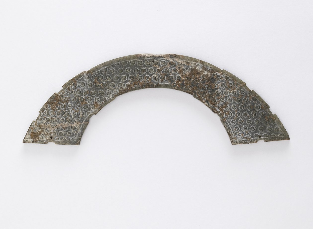 Huang, Changsha, Hunan eyaleti, MÖ 4.-3. yy (yeşim taşı) tipinde daire yayı şeklinde kesilmiş ince levha by Eastern Zhou Dynasty Chinese School