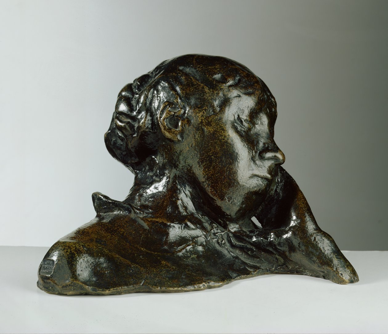 Bir Kadının Portresi, başı sol eliyle desteklenmiş (bronz) by Edgar Degas