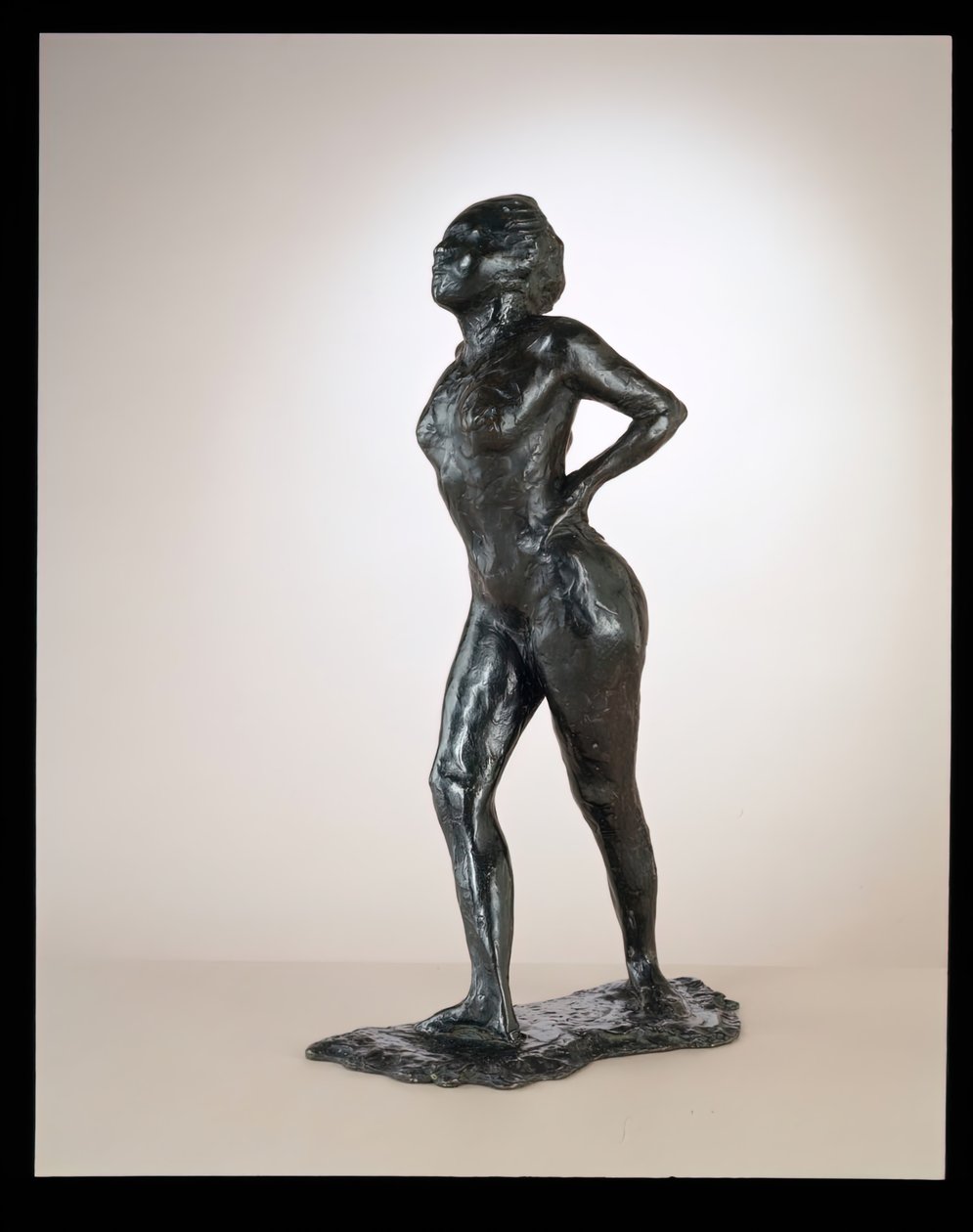 Dinlenme Dansçısı, Eller Kalça, Sağ Bacak İleri, c. 1881-1890, 1919-1925