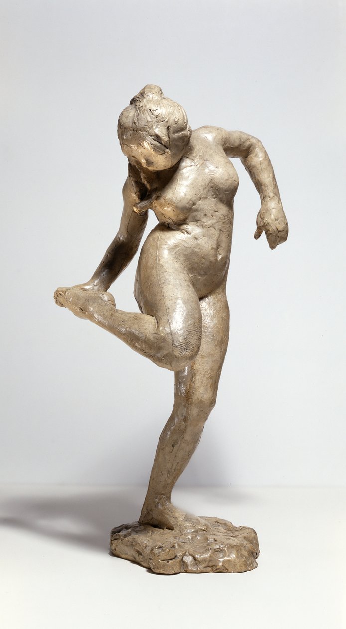 Ayağının tabanına bakan dansçı (alçı) by Edgar Degas