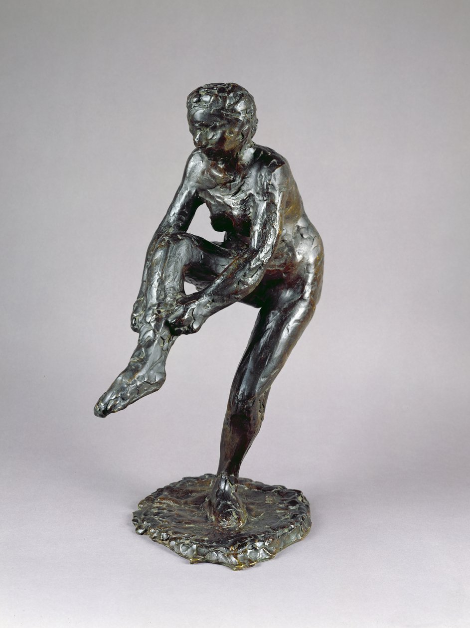 Çoraplarını giyen dansçı (bronz) by Edgar Degas