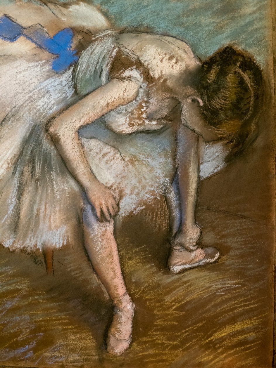 Ayak masajı yapan oturan dansçı (detay). 1881-1883. Kahverengi kağıt üzerine pastel, karton üzerine yapıştırır. by Edgar Degas
