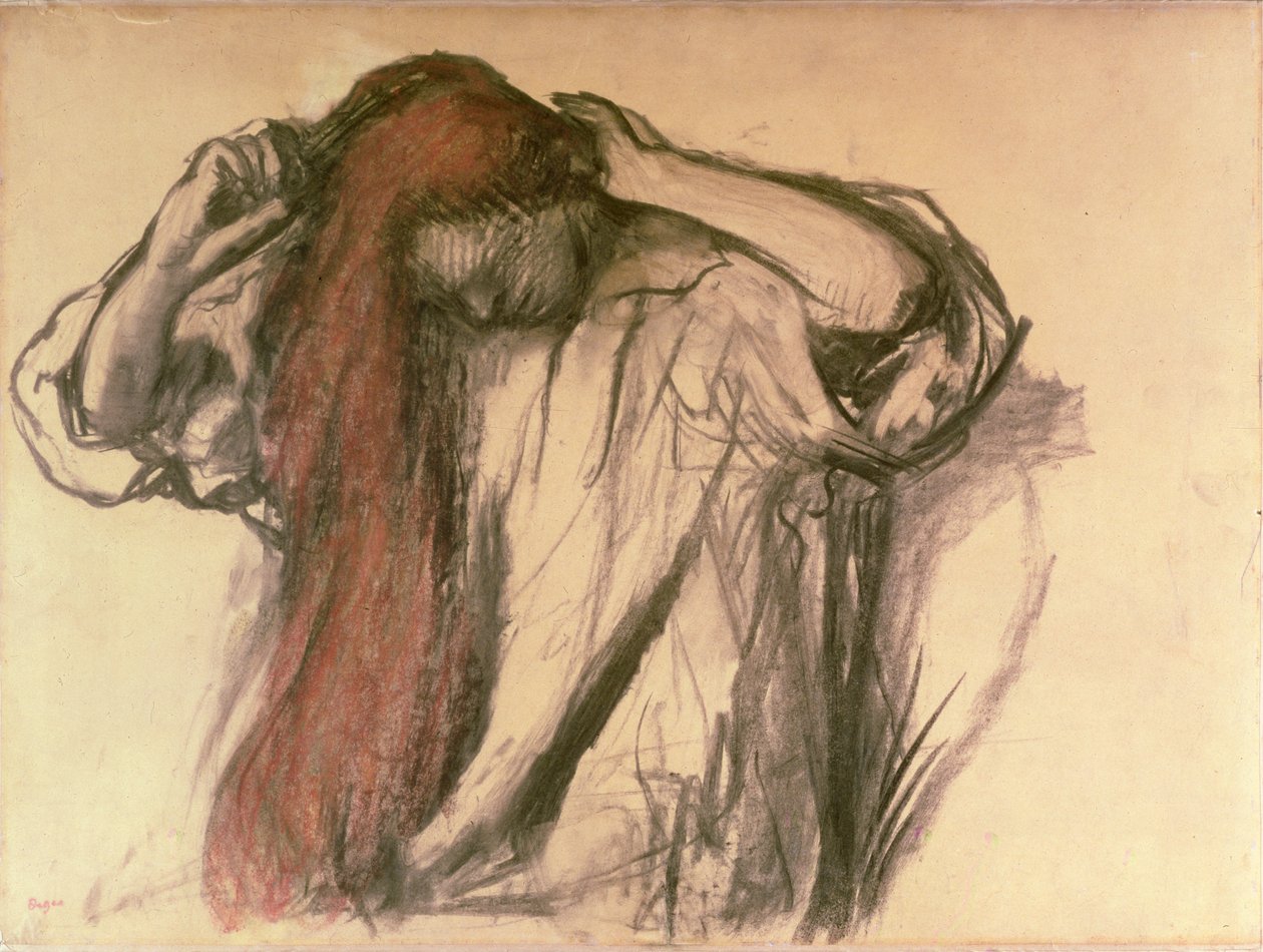 Saçını tarayan kadın (kömür ve pastel) by Edgar Degas
