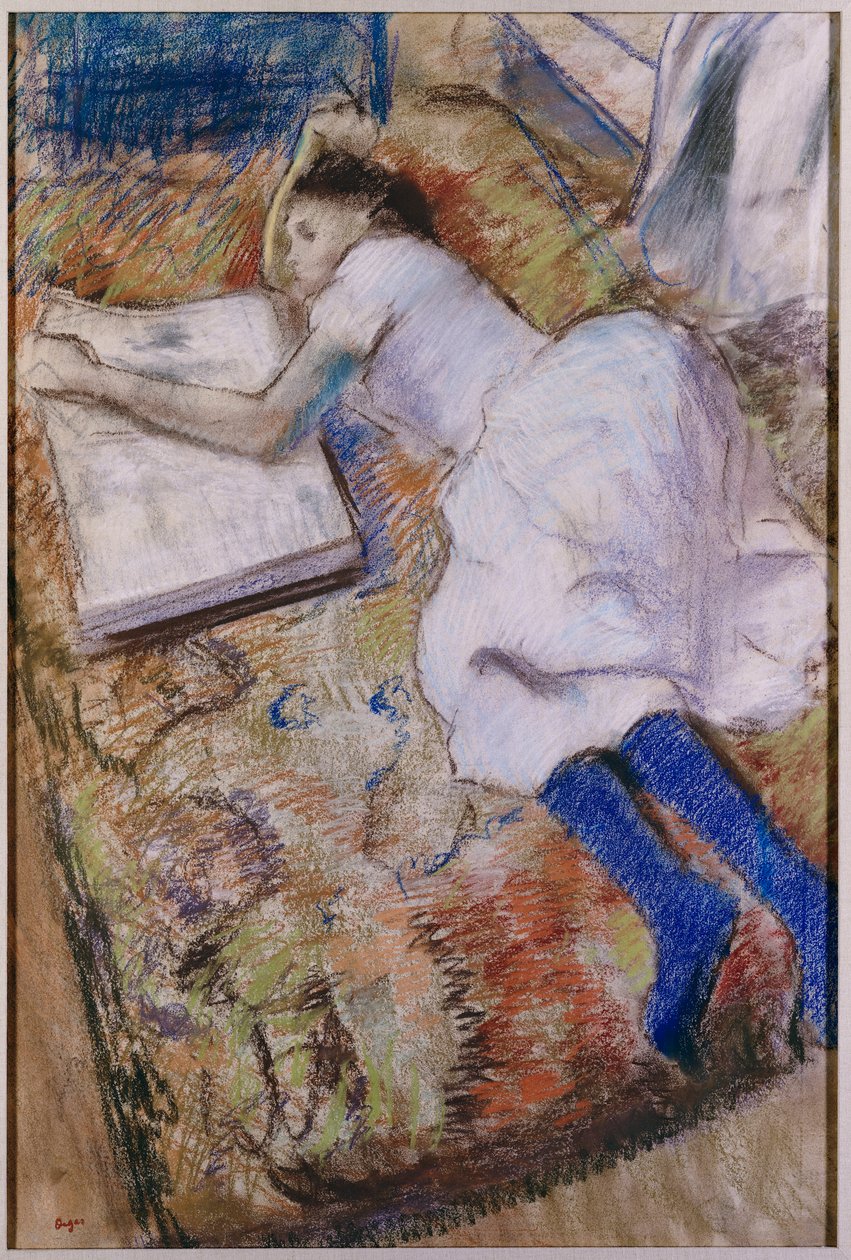 Genç Kız Bir Albüme Bakarken Uzanmış, 1889 dolayları by Edgar Degas