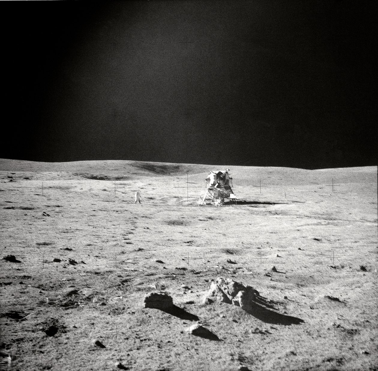 Apollo 14 EVA Görünümü, ay yüzeyi, 1971. by Edgar Mitchell